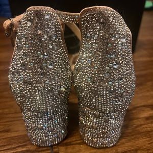 Betsy Johnson SB-MARI Heeled Sandal